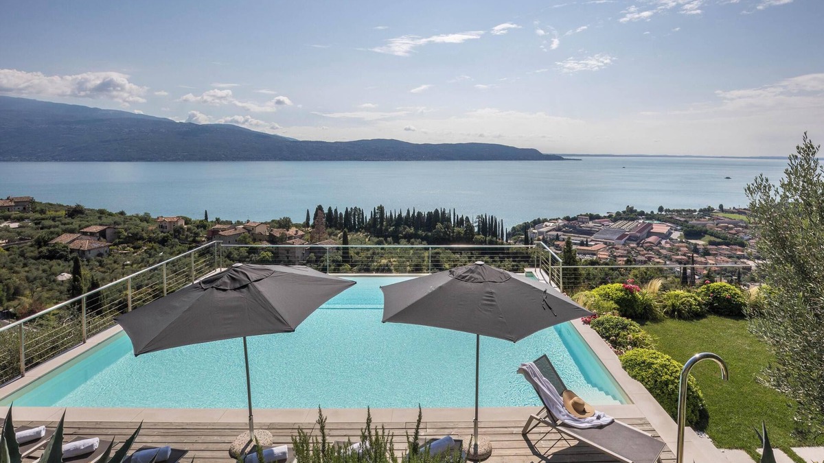 Pulciano Villa | Exclusive Villa Agave with Lake & Mountain View, Pool, Whirlpool and Sauna