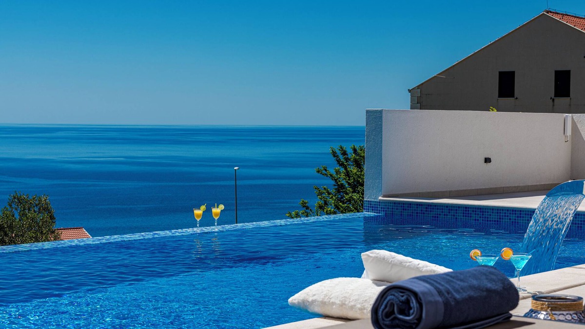 Plat Villa | Exclusive Villa Belenum with breakfast, gym, sauna, sea views