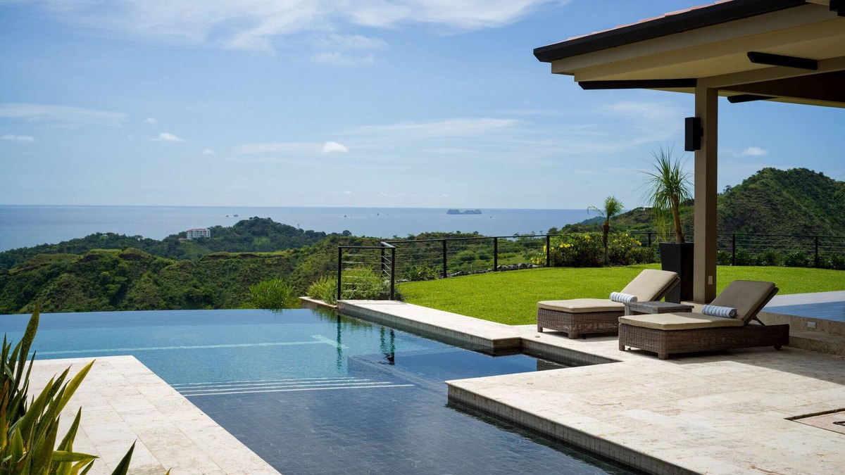 Brasilito Villa | Exclusive Villa: Gym, Infinity Pool & Housekeeping – Casa Symbiotica