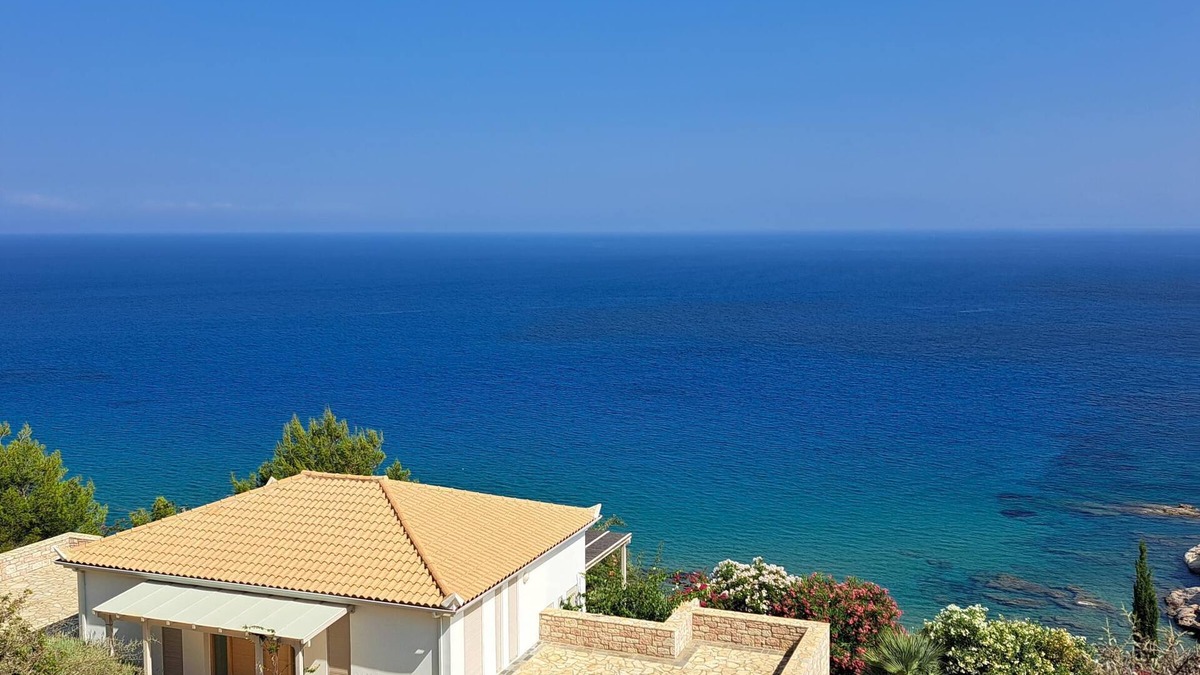 Vasilitsion House | Exclusive villa directly overlooking the sea with spectacular sea views