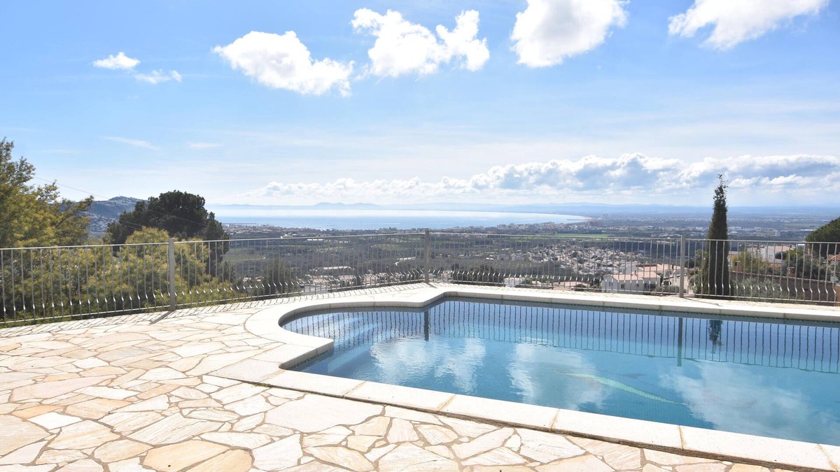 El Mas Fumats House | Exclusive villa in Mas Fumats, Roses, with private pool and spectacular panoramic views of the bay and the Mediterranean.