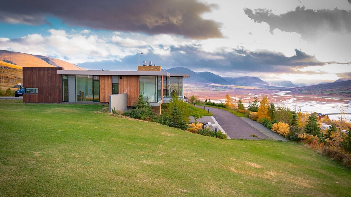 Akureyri Villa | Exclusive villa opposite Akureyri