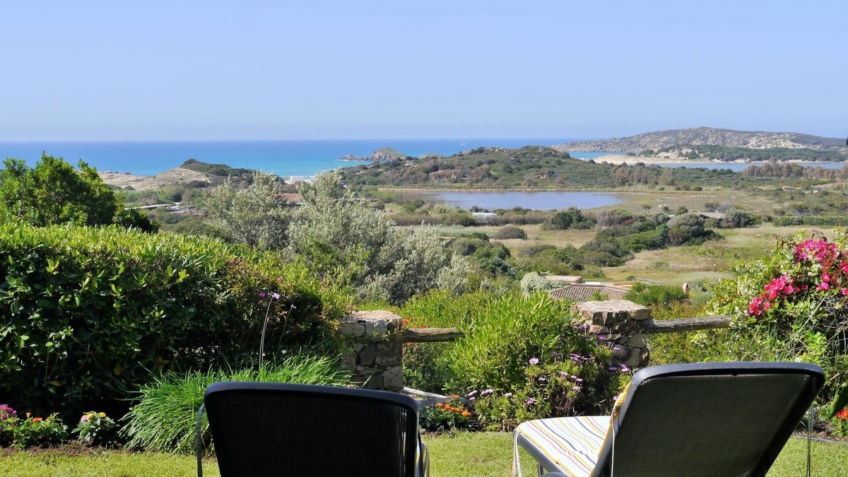 Chia Villa | Exclusive Villa with Sea View in Chia, 3 double bedrooms and 3 bathrooms.