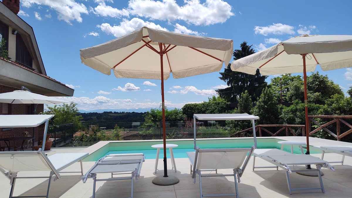 Sanfre Villa | Exclusive villa with pool in the Roero countryside