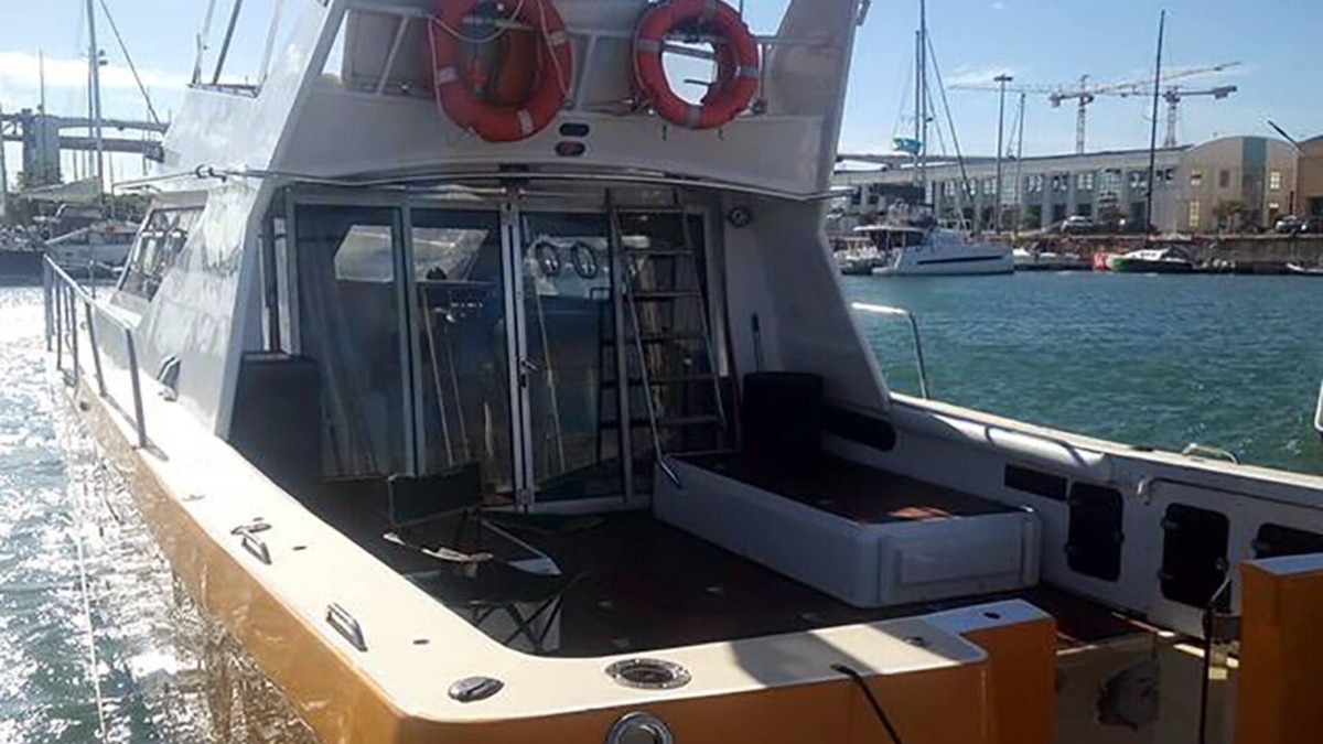 Lapa Boat Rental | Exclusive yacht Rental - 46Ft The most spacious in its category.