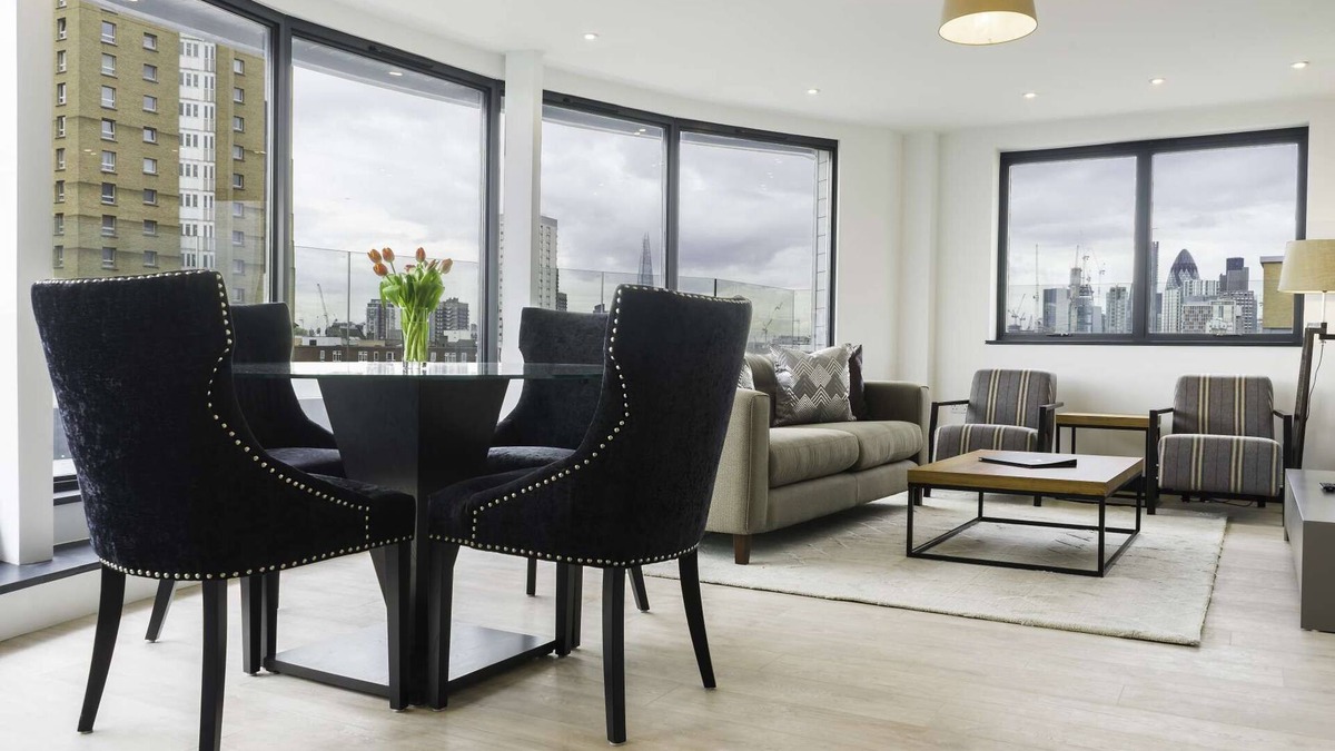 Stepney Green Apartment | Executive 2-Bed Penthouse with Stunning Views Near Canary Wharf