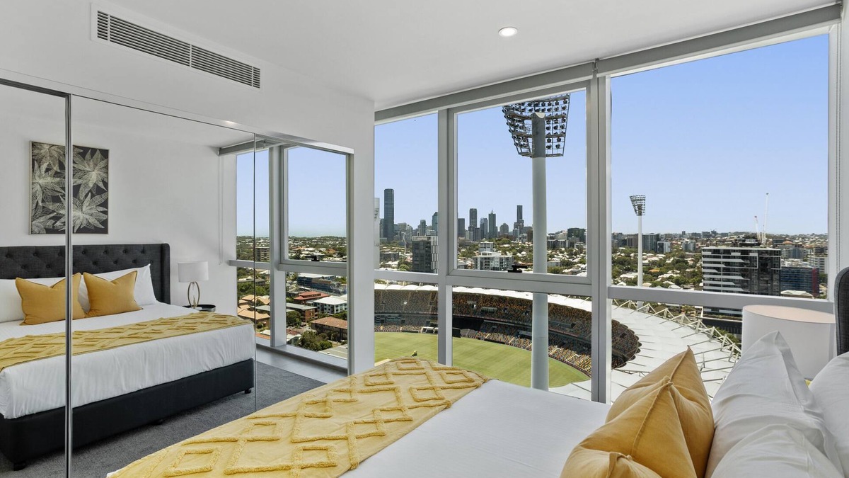 Woolloongabba Apartment | Executive 2-Bed with Stadium View, Great Amenities