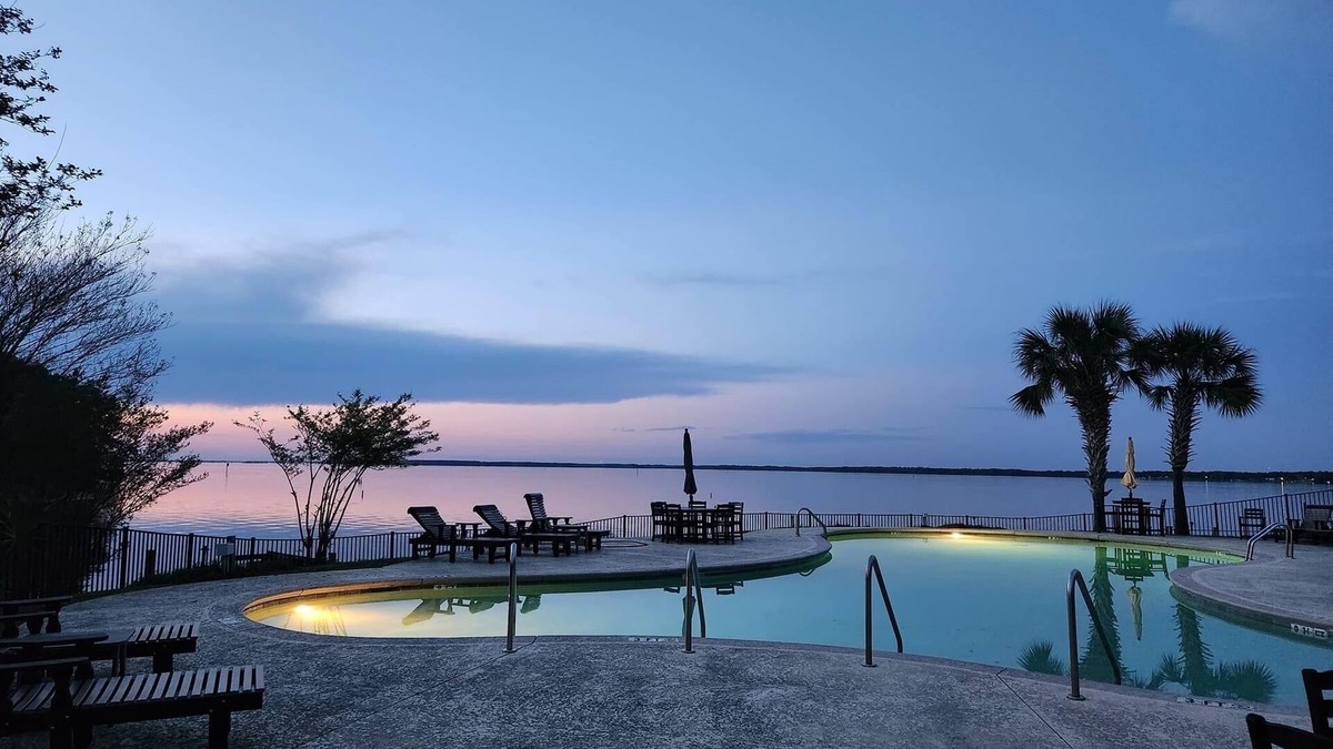 Santee Condo | Executive 2 BR/2 BA Lakefront Corner Suite Condo