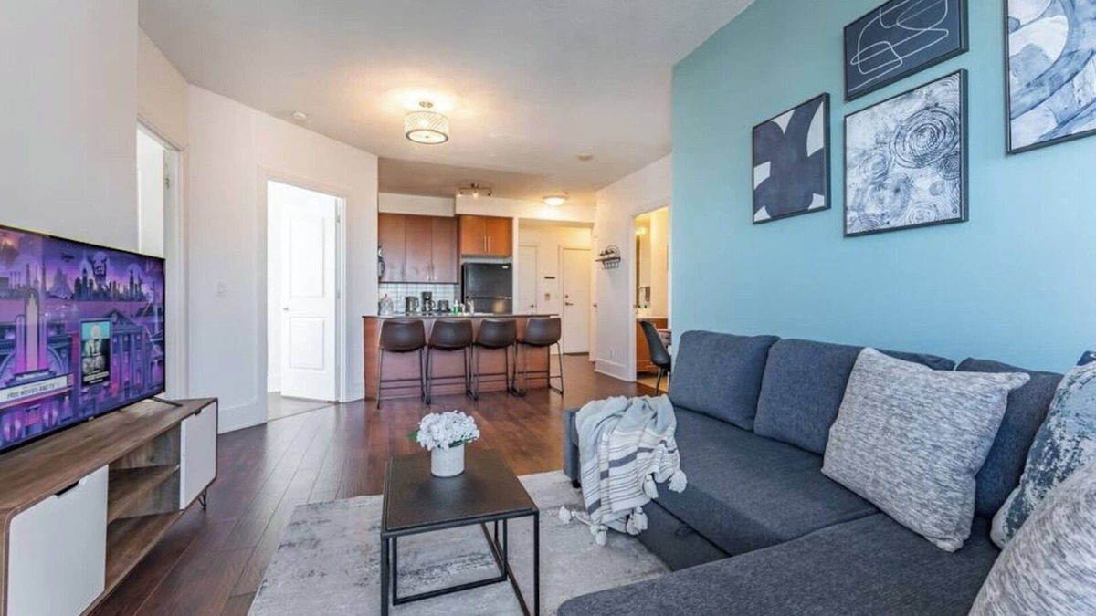 Downtown Mississauga Apartment | Executive 2BR-2Bath Condo, High Floor, Parking