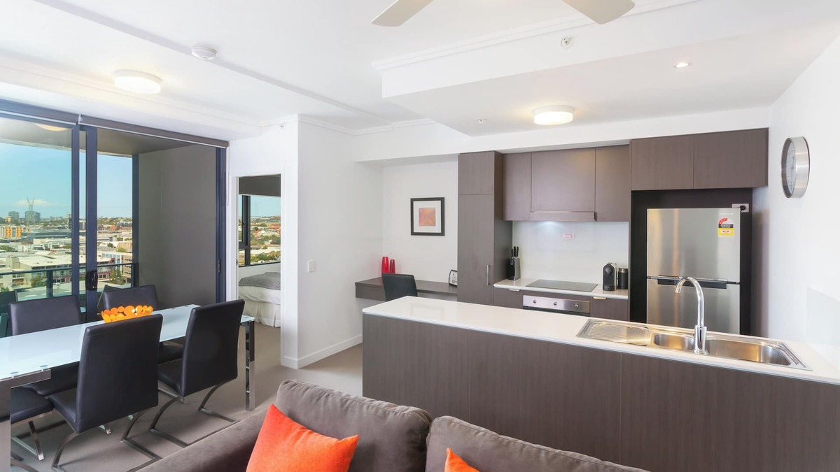 Fortitude Valley Apartment | Executive 2BR Fortitude Valley apartment with pool and views