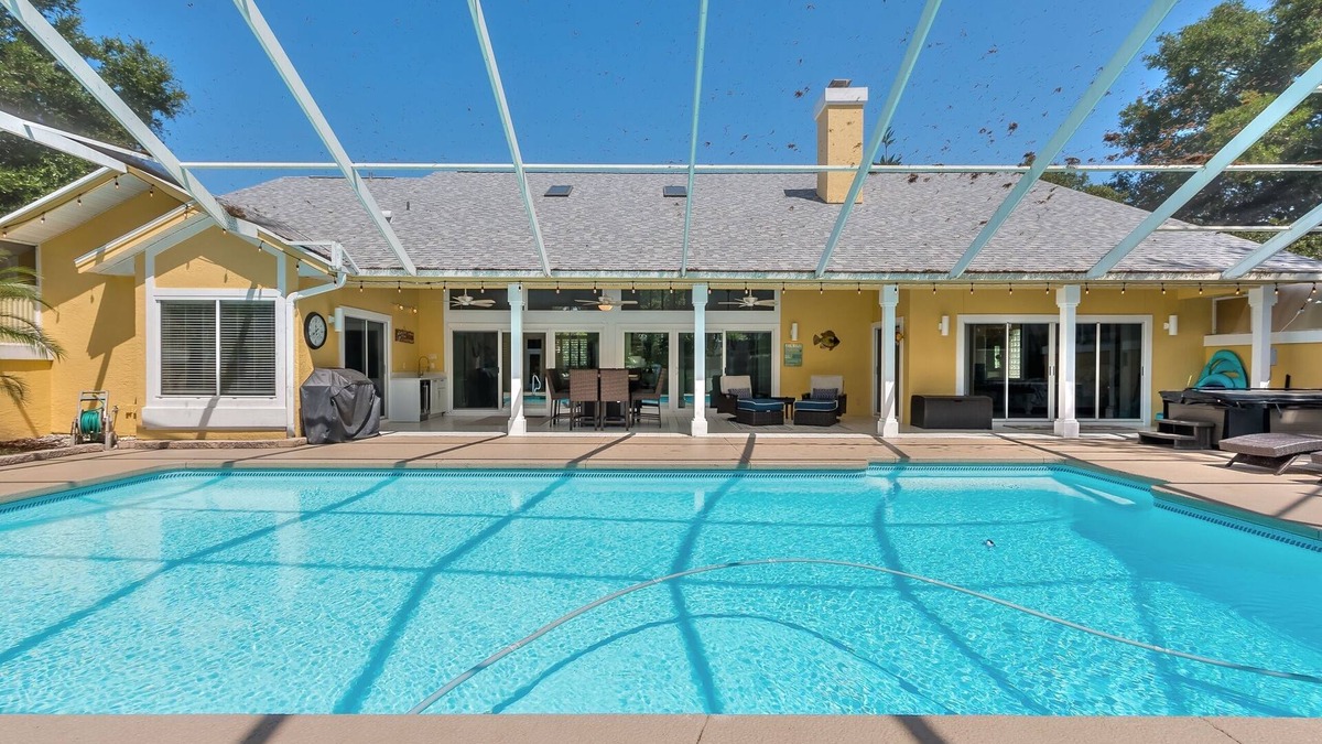 Spruce Creek House | Executive 3-Bedroom Hangar Home within Spruce Creek Fly-In, live 24 hr security.