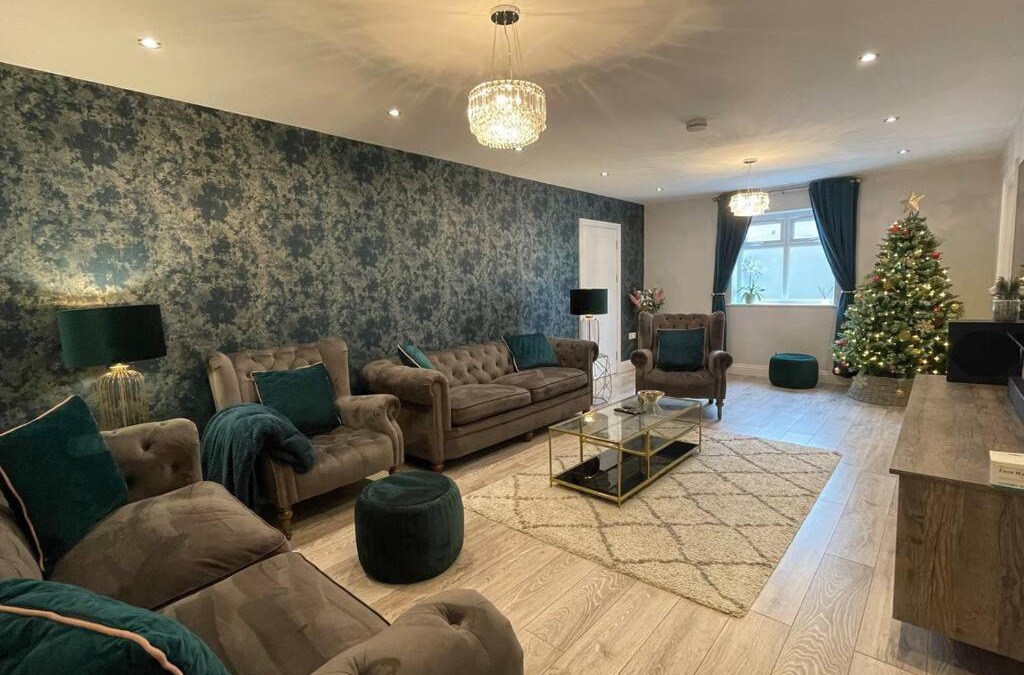 Woking Apartment | Executive 4 Bedroom Cottage in the heart of Surrey