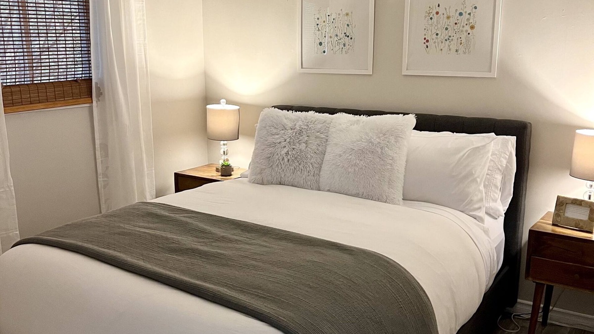 North Bay Apartment | Executive apartment w/free parking & WiFi