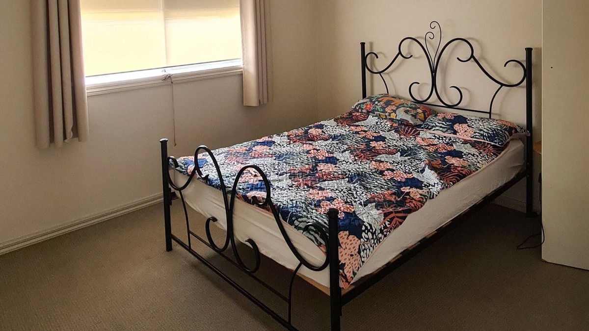 Berwick House | Executive Berwick home. 2 Storeys large lounge + office area. Suit professional