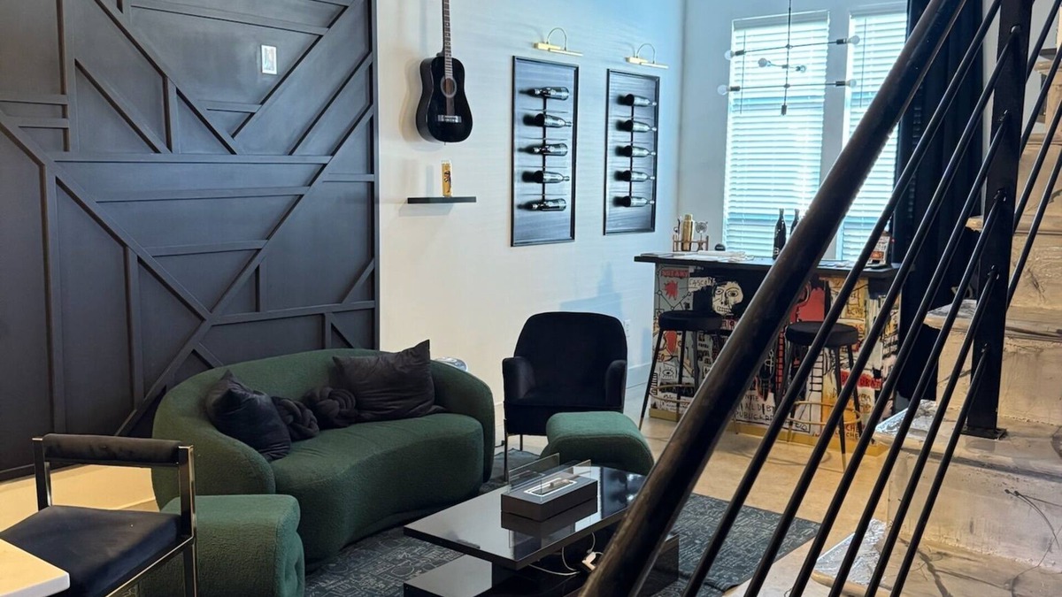 Westside Condo | Executive Bi-Level Loft , Private Entry , West Midtown , 20 mins from Airport