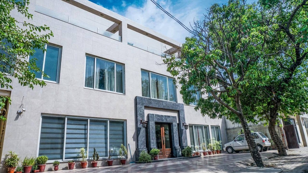 Gulberg Hotel | Executive deluxe room - Gulberg 2 Lahore
