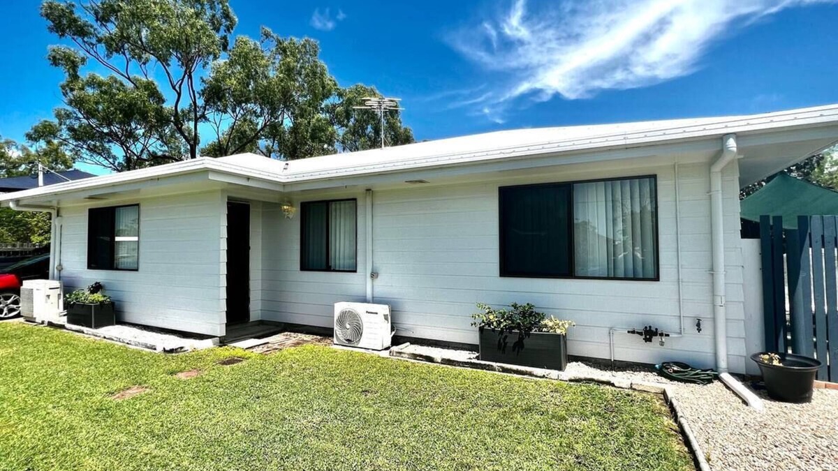 Burdell Apartment | Executive Entire House - 3 bedrooms 1 bathroom