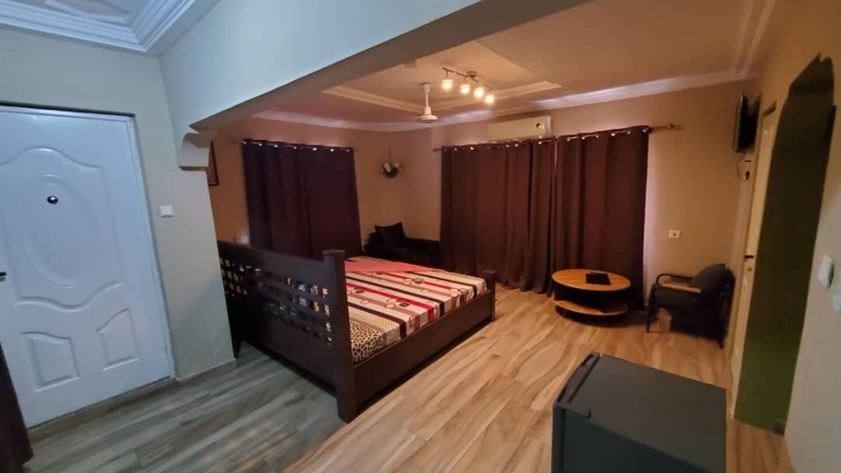 Mallam Apartment | Executive Apartment with Steam Bath & Balcony