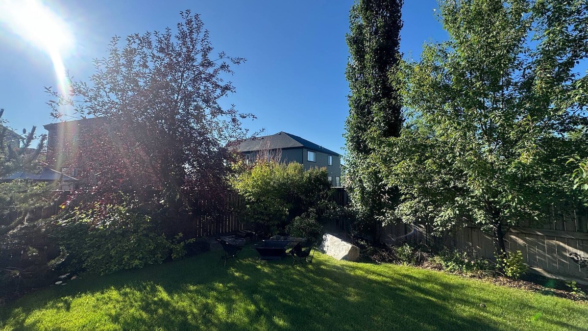 Chestermere House | Executive Home - Just Off Chestermere Lake