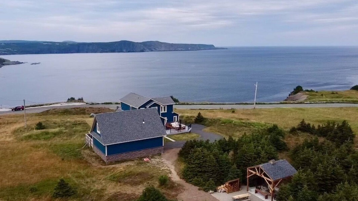 Logy Bay-Middle Cove-Outer Cove House | Executive Home Stunning Ocean View, St John's 10 min Sauna, Firepit, Fitness Rm