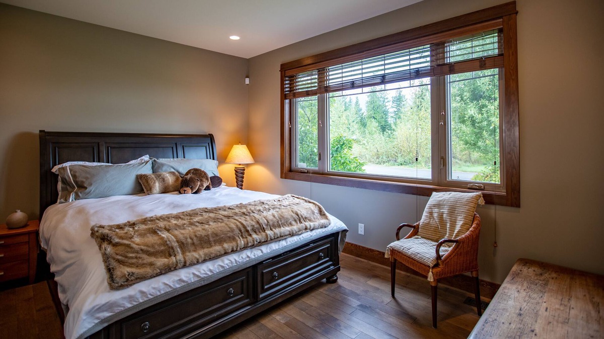 Revelstoke House | Executive Home with Beautiful Finishes Throughout