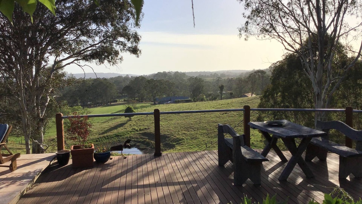 Moruya House | Executive home with pool and handy to beaches. Rural setting. Dog friendly