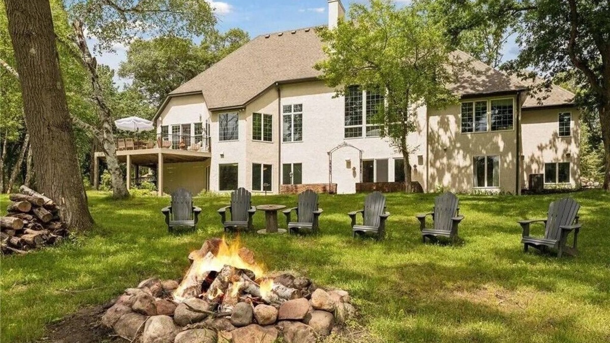 Stillwater House | Executive Home with spacious 5-bedroom in Stillwater with sauna, WiFi, & nature
