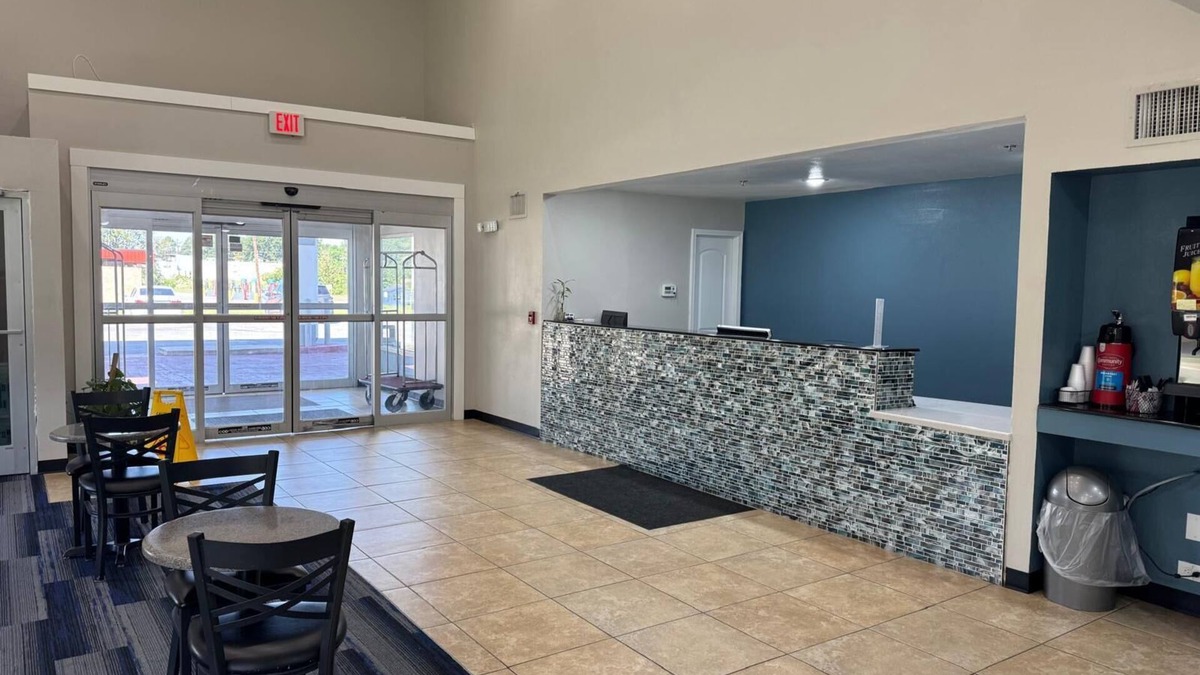 Baker Hotel | Executive Inn and Suites Baker