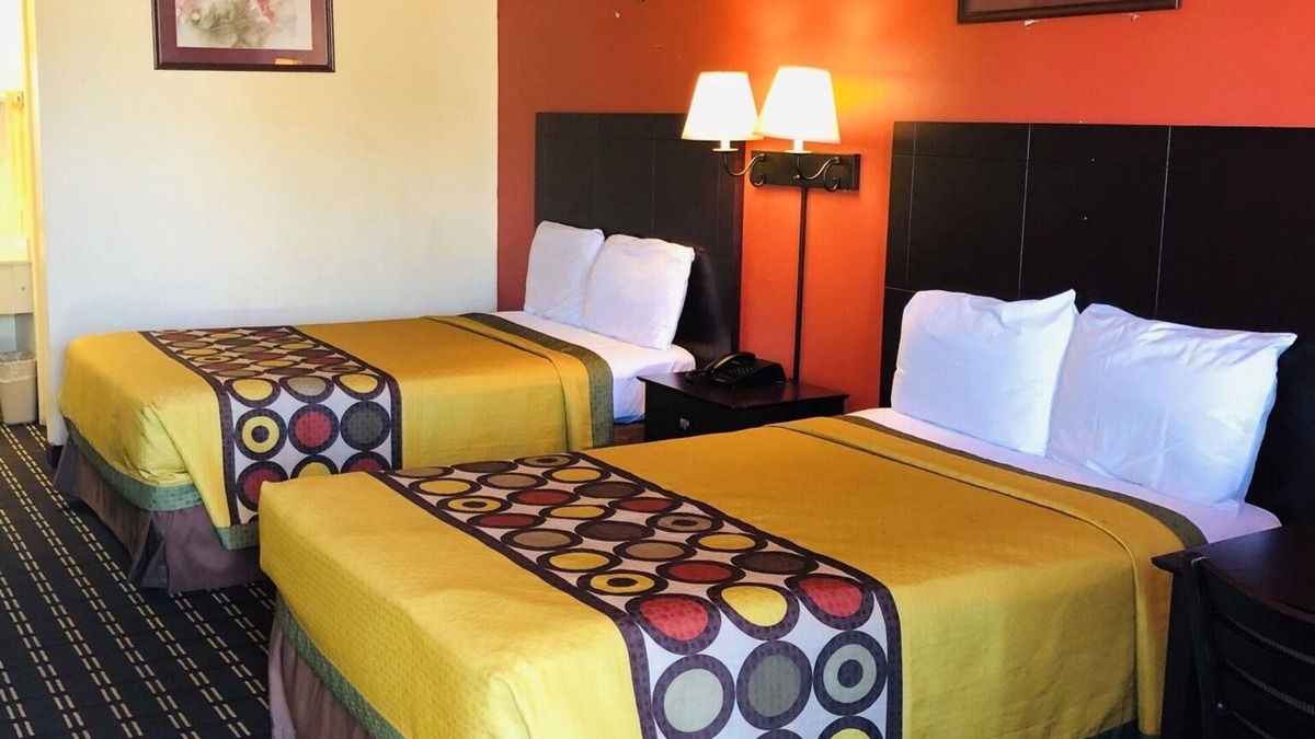 Prescott Hotel | Executive Inn & Suites