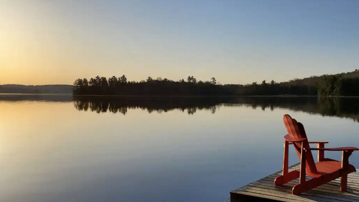 Baysville Cottage | Executive Lake Front Cottage with Hot tub