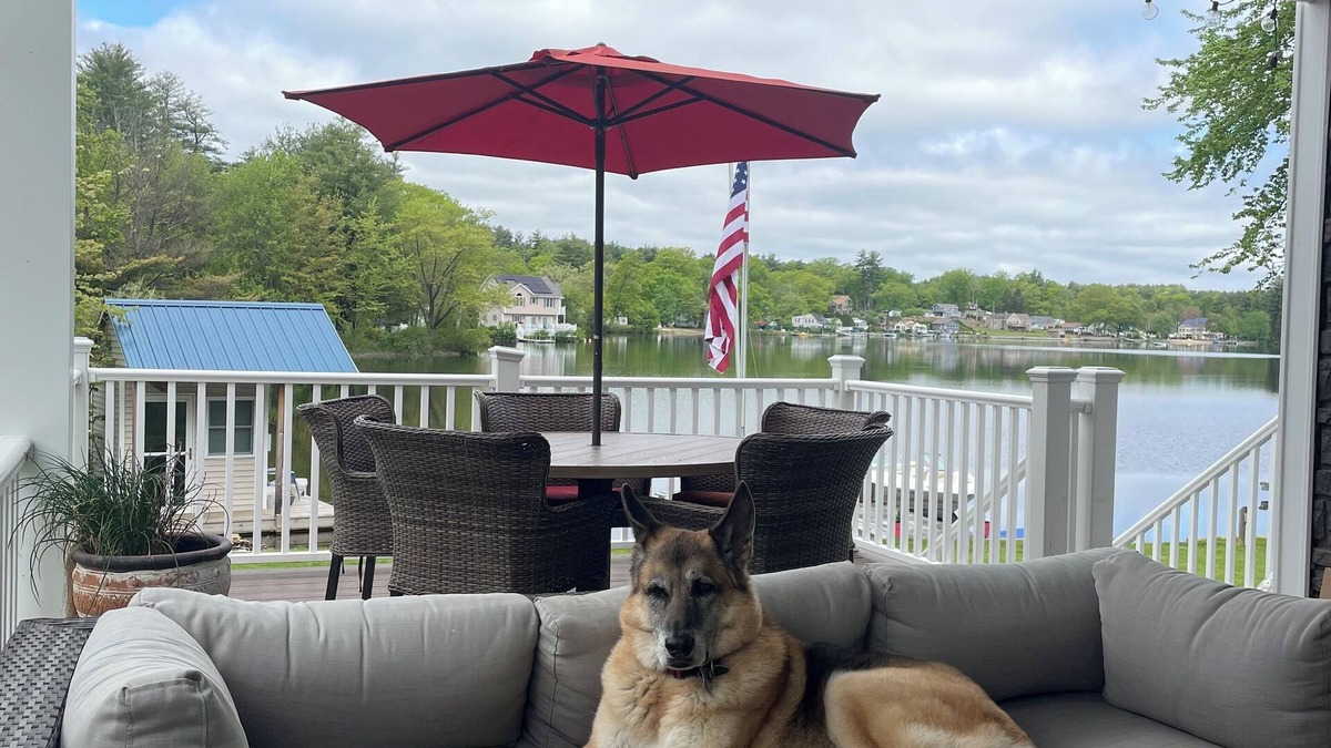 Derry House | Executive Lake Front, Hot Tub, Fire Pit, Floating Office, Infrared Sauna, Pets