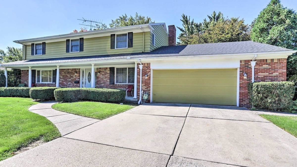 Toledo Condo | Executive Living: Toledo Golf Home w/Gym, Court