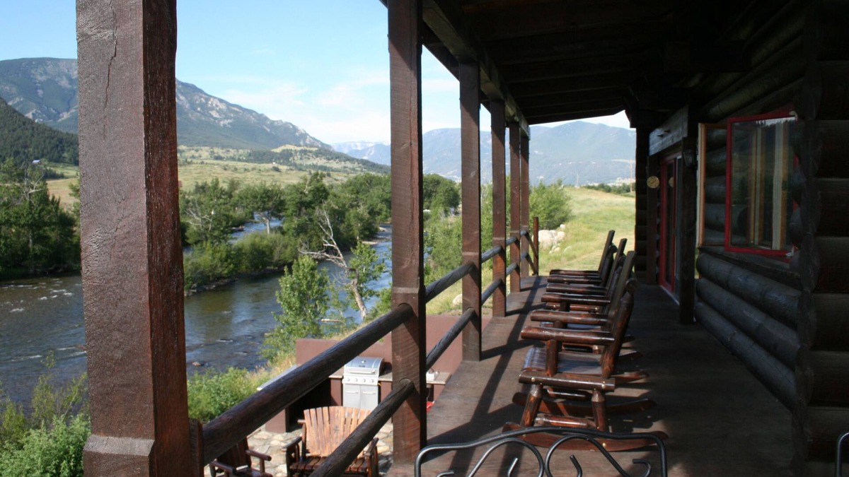 Nye Cabin | Executive Lodge -1 mile Stillwater River-Two Rivers Lodge-Montana fly fishing