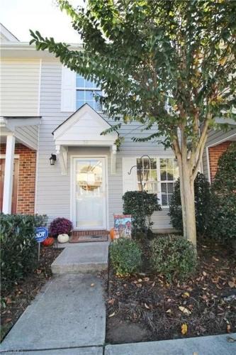 Greensboro House | Executive & Luxury 2-bedroom Townhouse with Pool