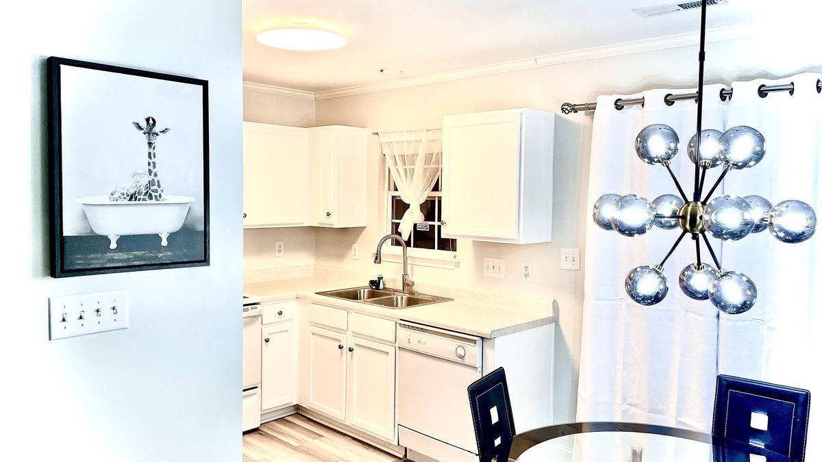 Greensboro House | Executive & Luxury 2bedroom Townhome