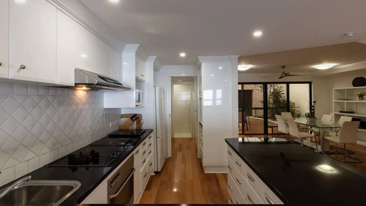 Geraldton House | Executive Marina Townhouse