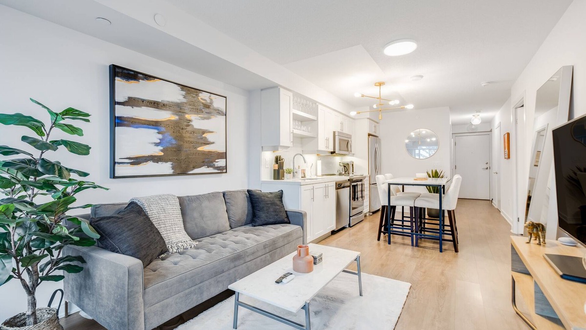 Fashion District Apartment | Executive Monthly 2BR/2Bath Luxury Condo - Downtown Toronto