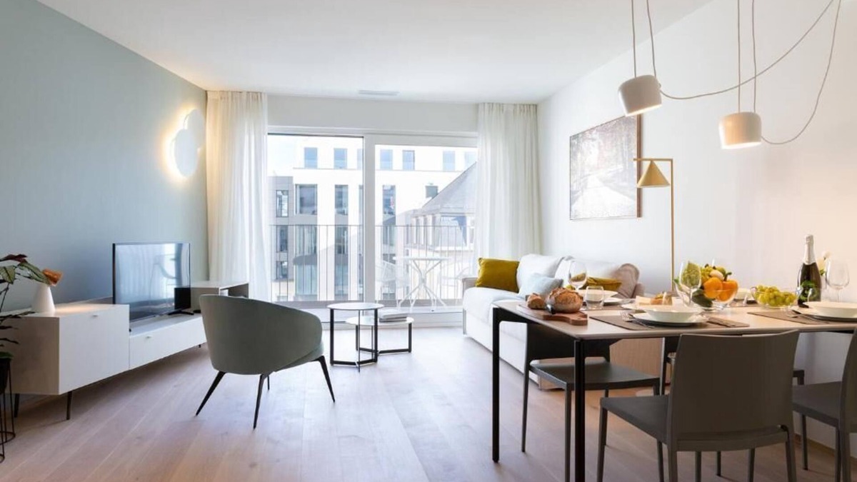 Gare Apartment | Executive One-Bedroom with Balcony