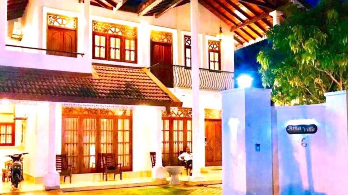 Negombo Villa | EXECUTIVE ROOM WITH BALCONY AND PRIVATE LOBBY