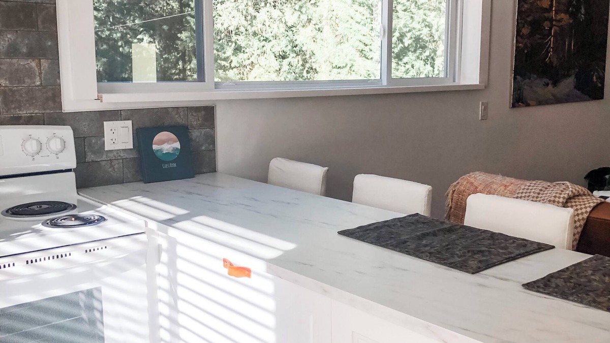 Lund Apartment | Executive Spa Country Getaway near Powell River.