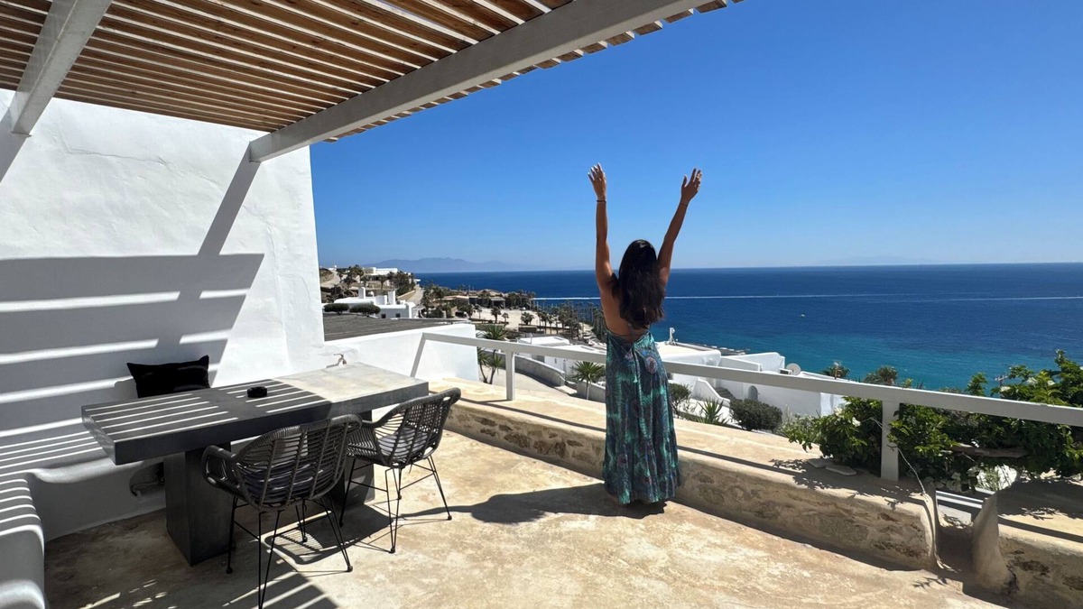 Paradise Apartment | Executive Studio 7-Sea View, Shared Pool and Gym, Pool Bar
