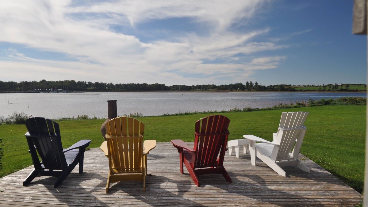 Bay Fortune Cottage | Executive style family cottage on the water