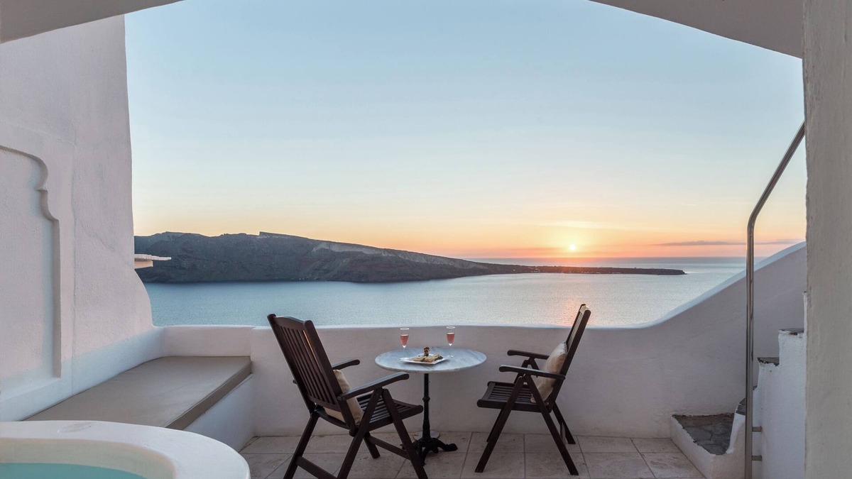 Oia Hotel | Executive Suite with Private Whirlpool & Caldera View