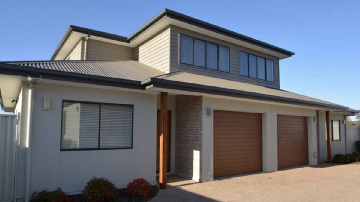 Stanthorpe House | Executive Townhouse close to town centre