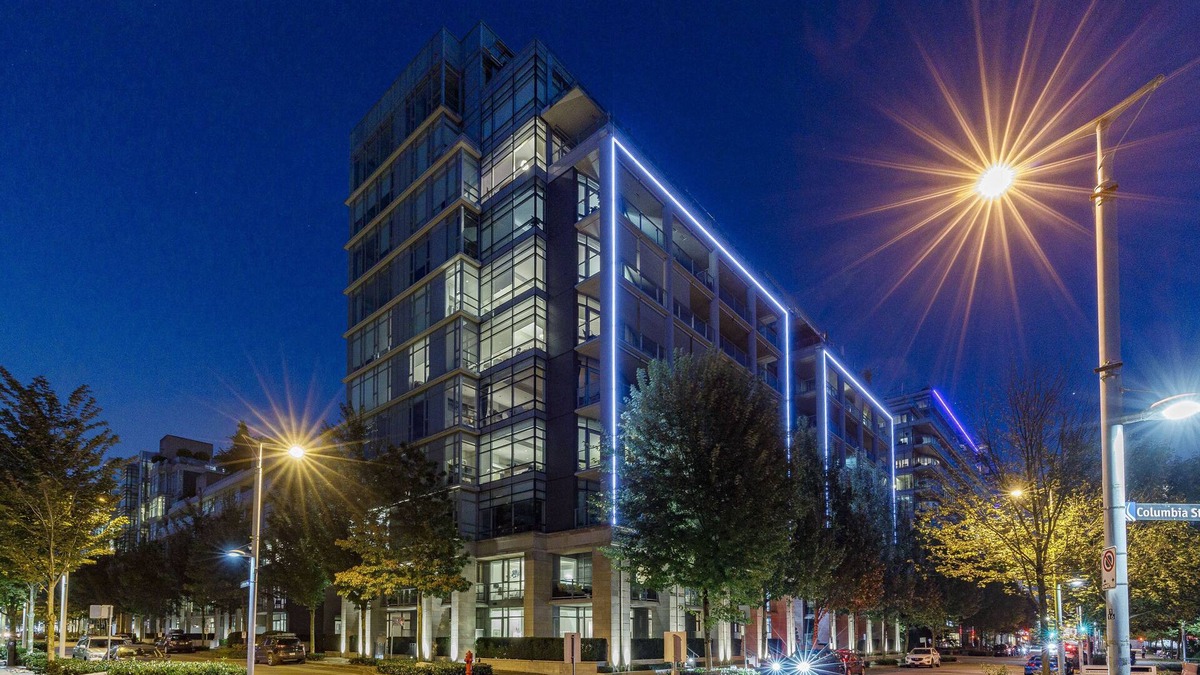 Southeast False Creek House | Executive Townhouse with City and Water Views
