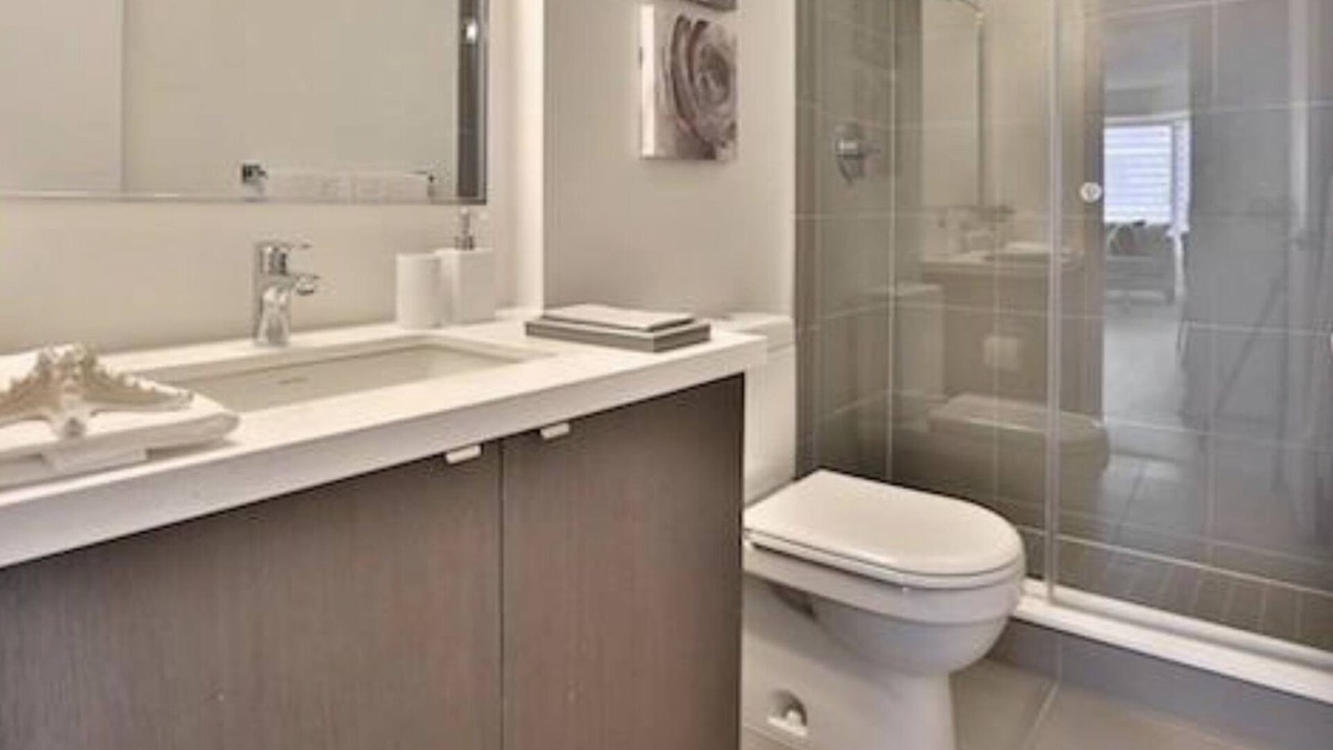 Bloor-Yorkville Apartment | Executive two bedroom condo in Toronto’s prized Yorkville