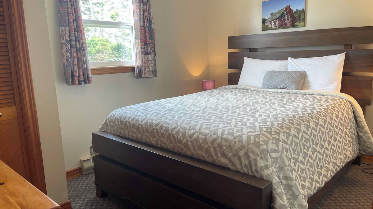 Stanhope Cottage | Executive Two-Bedroom Cottage (Cottage 14)