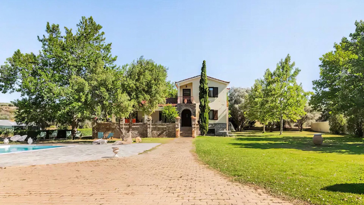 Marathon Villa | Exeptional Luxury Villa OINOI for Luxury Vacation and Luxury Events at Marathon.