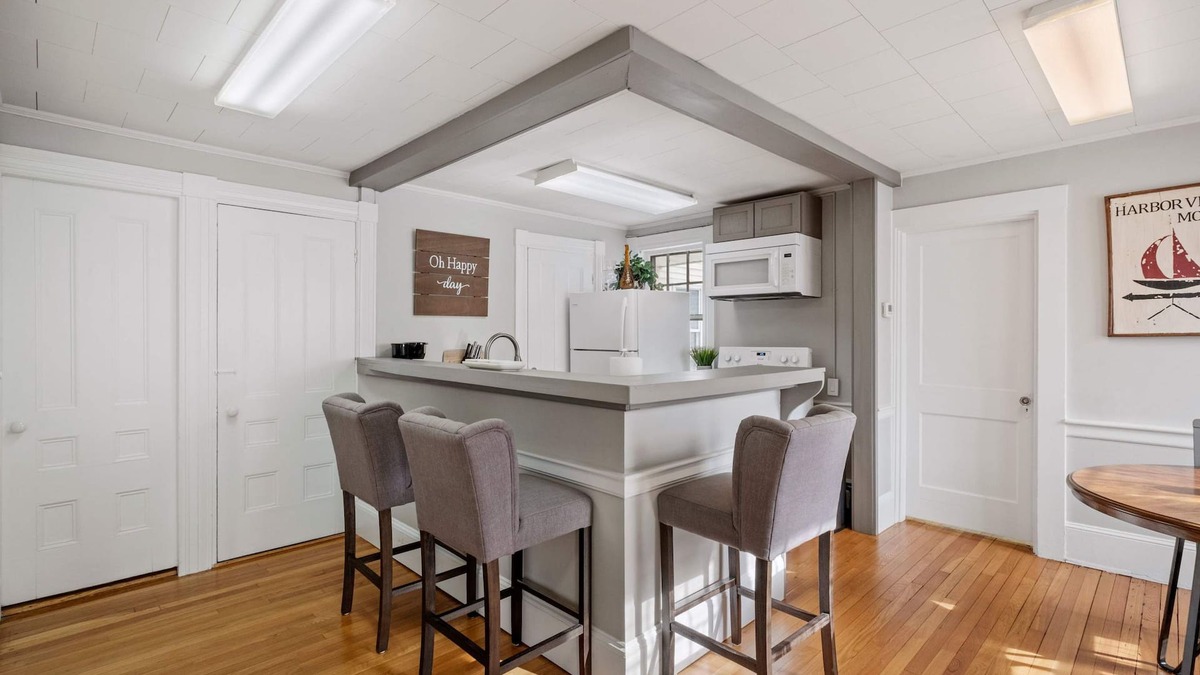 Exeter Apartment | Exeter -1st Floor Large Furnished Two Bed One Bath