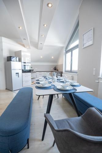 Monikaviertel Apartment | Exklusive Maisonette 91 qm 4 Zimmer 1-9 Personen in Ingolstadt nähe A9, inklusive Parkplatz am Haus, Netflix, Kaffee, Tee, 24-h self-check-in, ideal für Gruppen, Familien und Geschäftsreisende